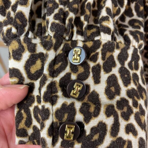 Charter Club tie neck leopard print stretch blouse w/amazing buttons🐆 - Picture 5 of 10
